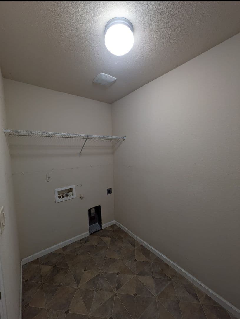 Albany House: 2641 Beehollow Lane NW