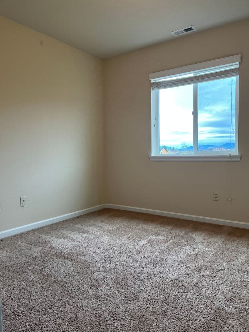Albany House: 2400 NW Sunny Lane