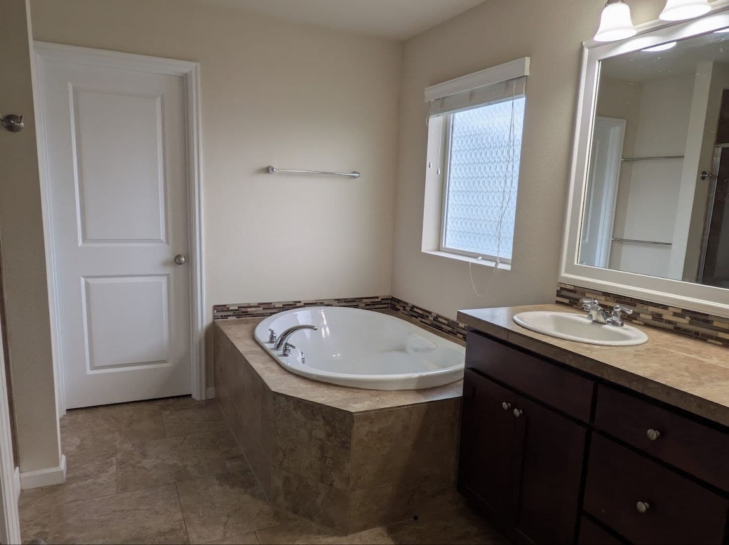 Albany House: 2641 Beehollow Lane NW