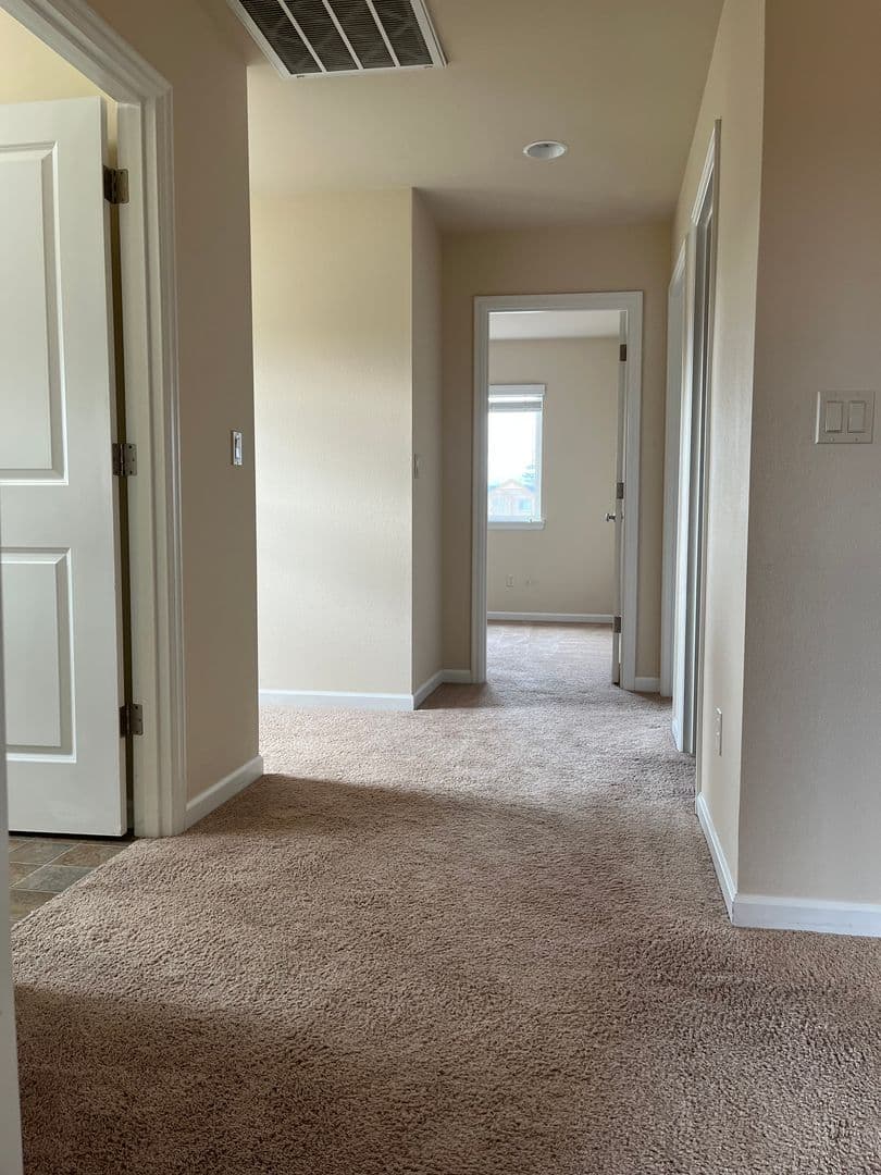 Albany House: 2400 NW Sunny Lane