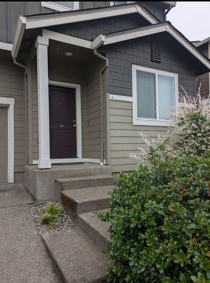 Albany House: 2641 Beehollow Lane NW