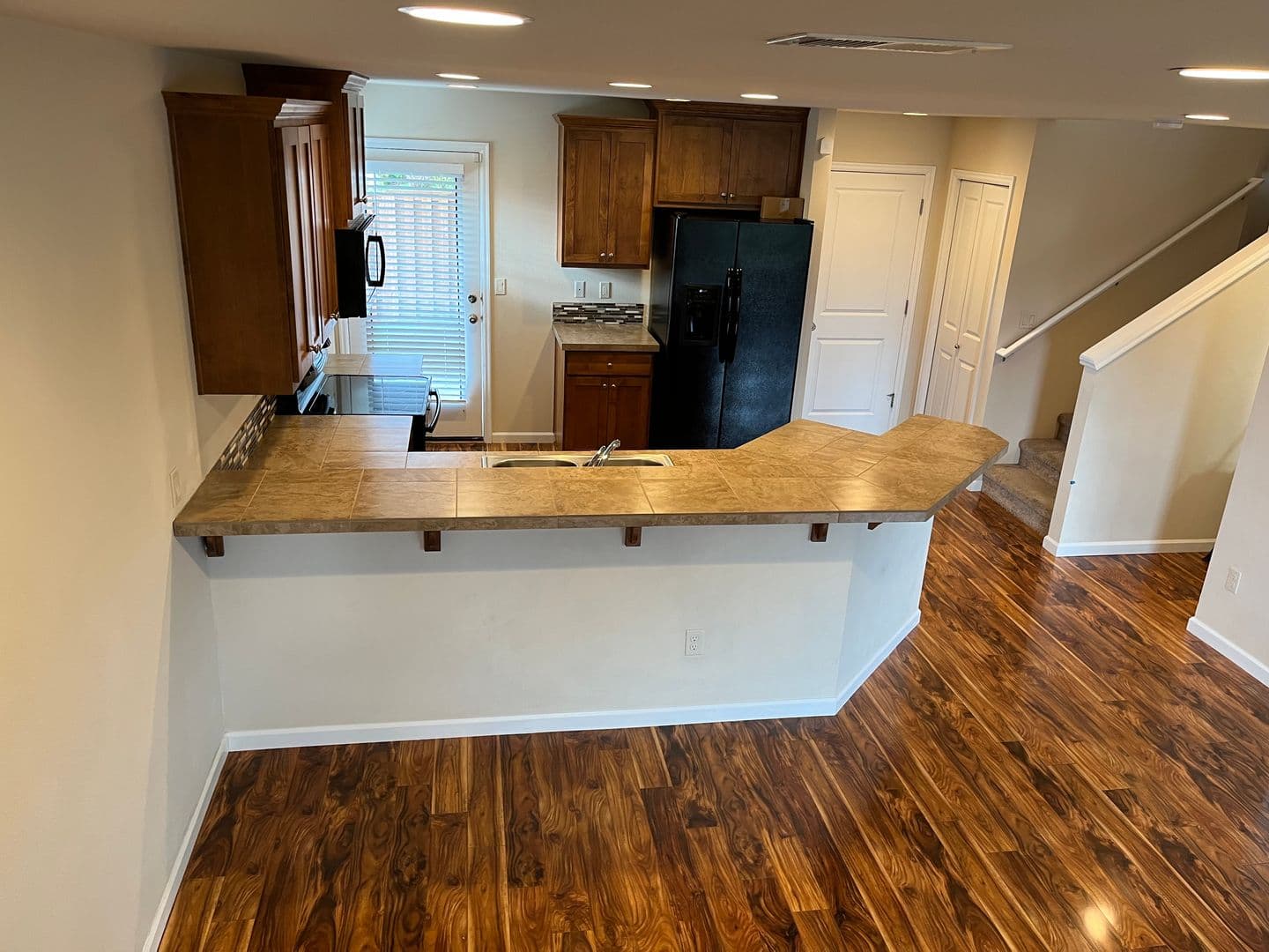 Albany House: 2400 NW Sunny Lane