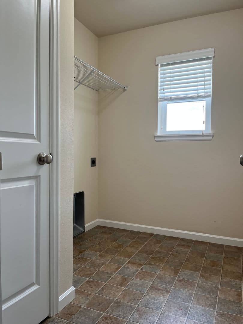 Albany House: 2400 NW Sunny Lane