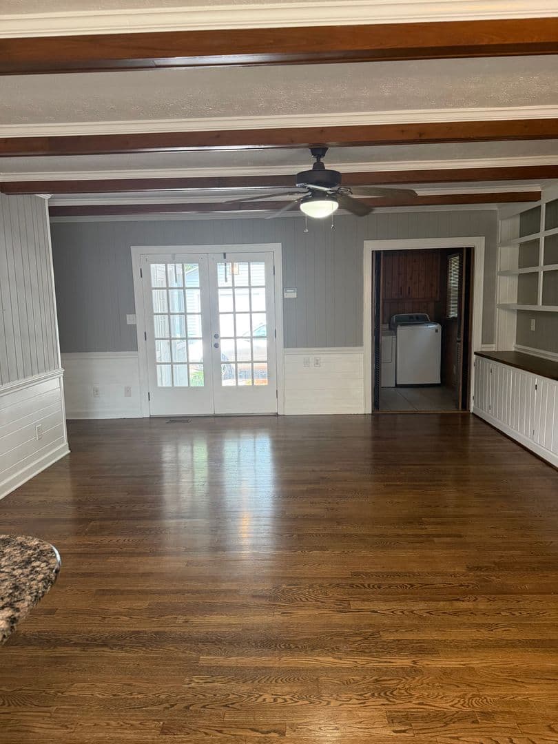 Fayetteville House: 2515 Fort Bragg Road