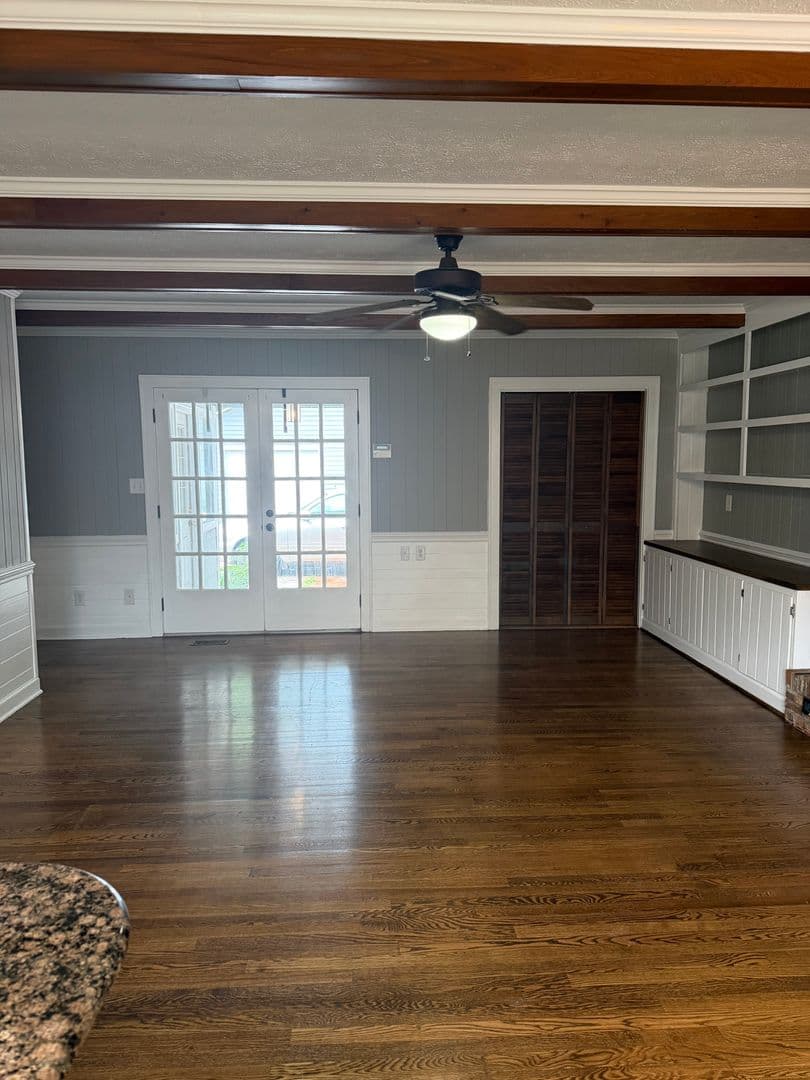 Fayetteville House: 2515 Fort Bragg Road