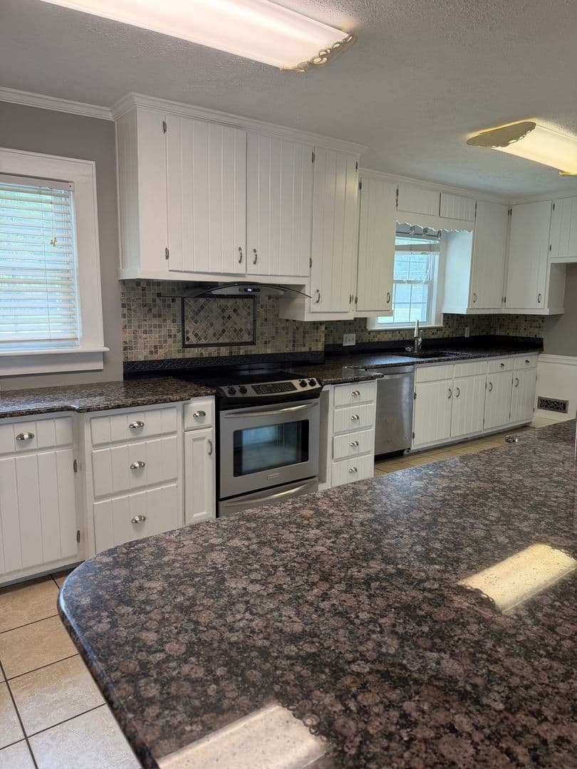 Fayetteville House: 2515 Fort Bragg Road