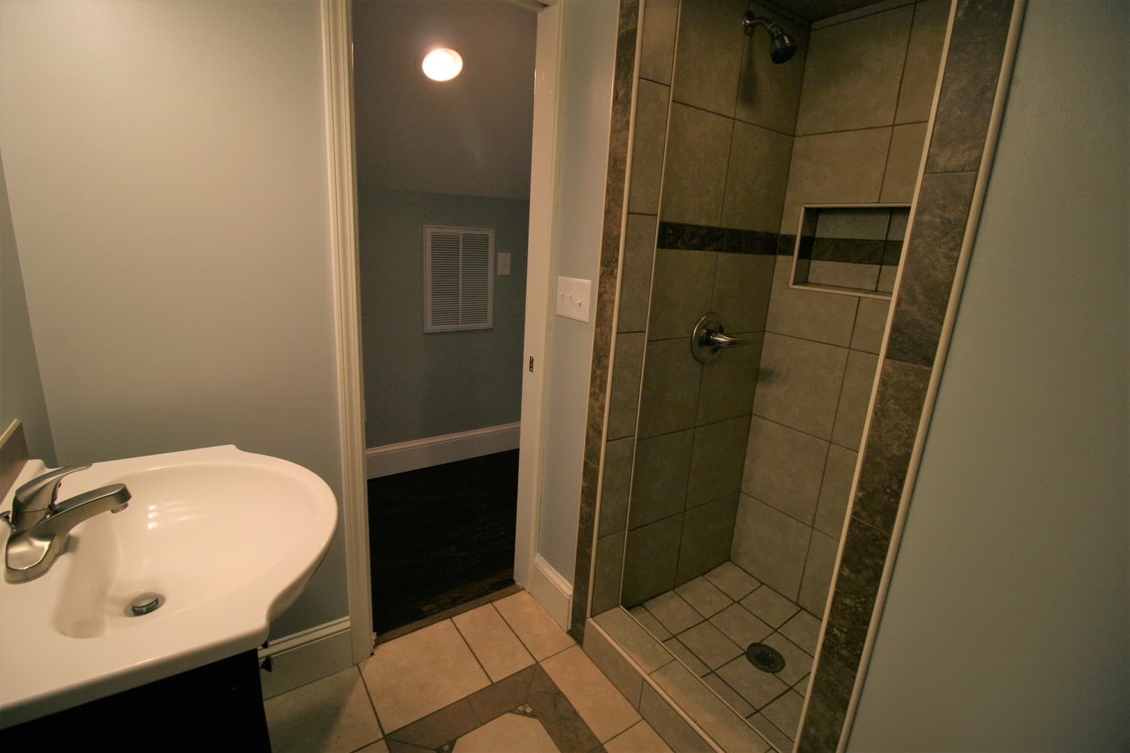Fayetteville House: 2515 Fort Bragg Road