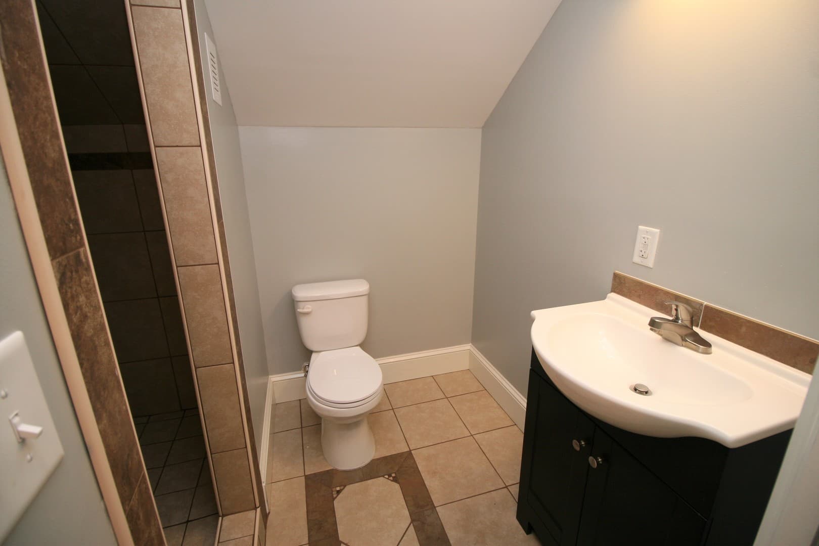Fayetteville House: 2515 Fort Bragg Road