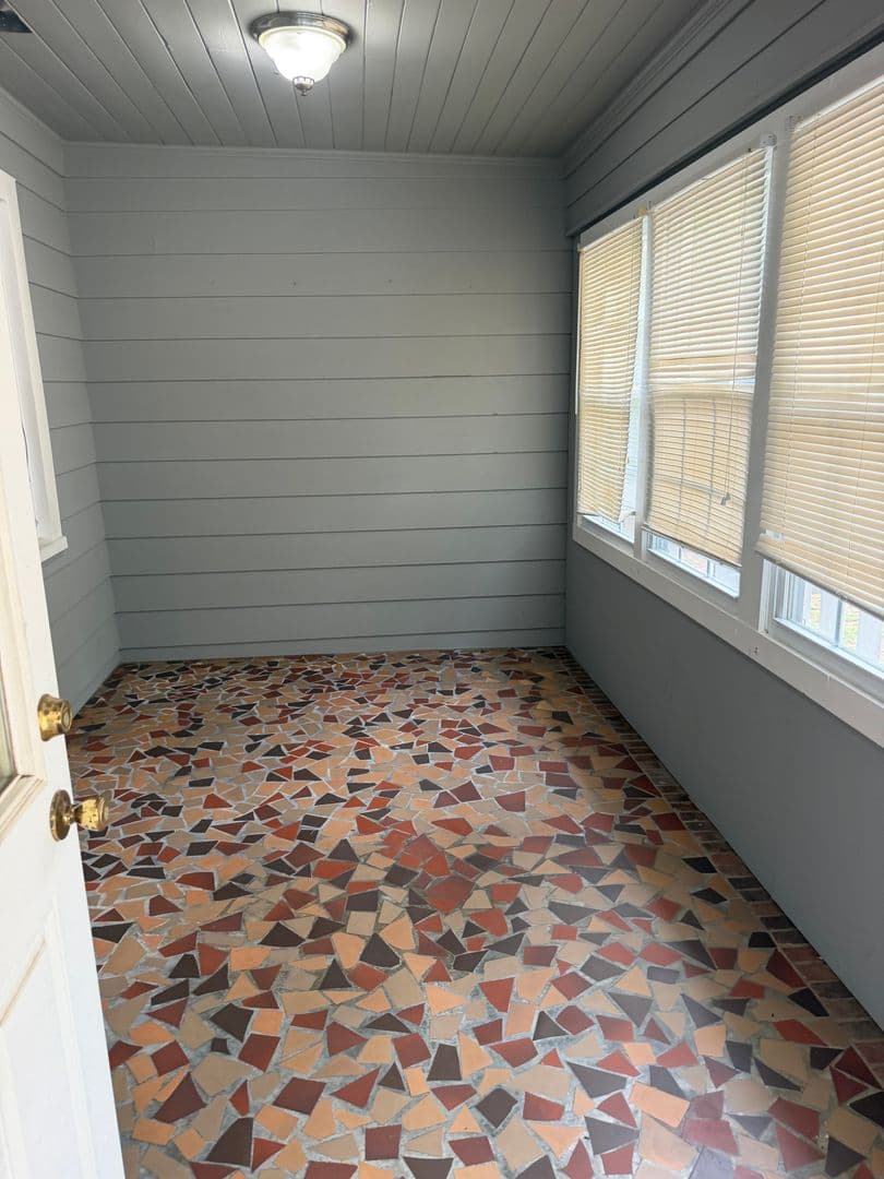 Fayetteville House: 2515 Fort Bragg Road