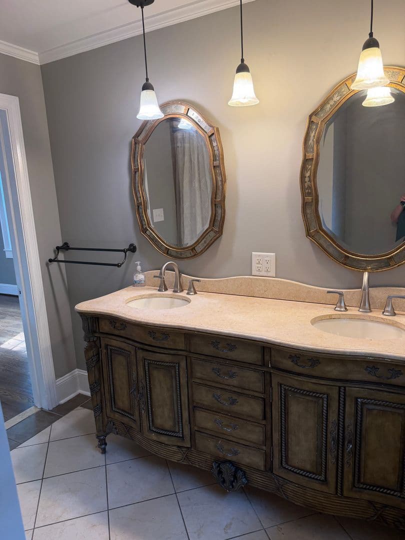 Fayetteville House: 2515 Fort Bragg Road