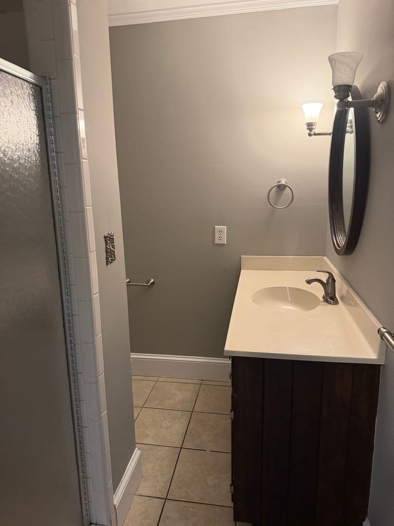 Fayetteville House: 2515 Fort Bragg Road