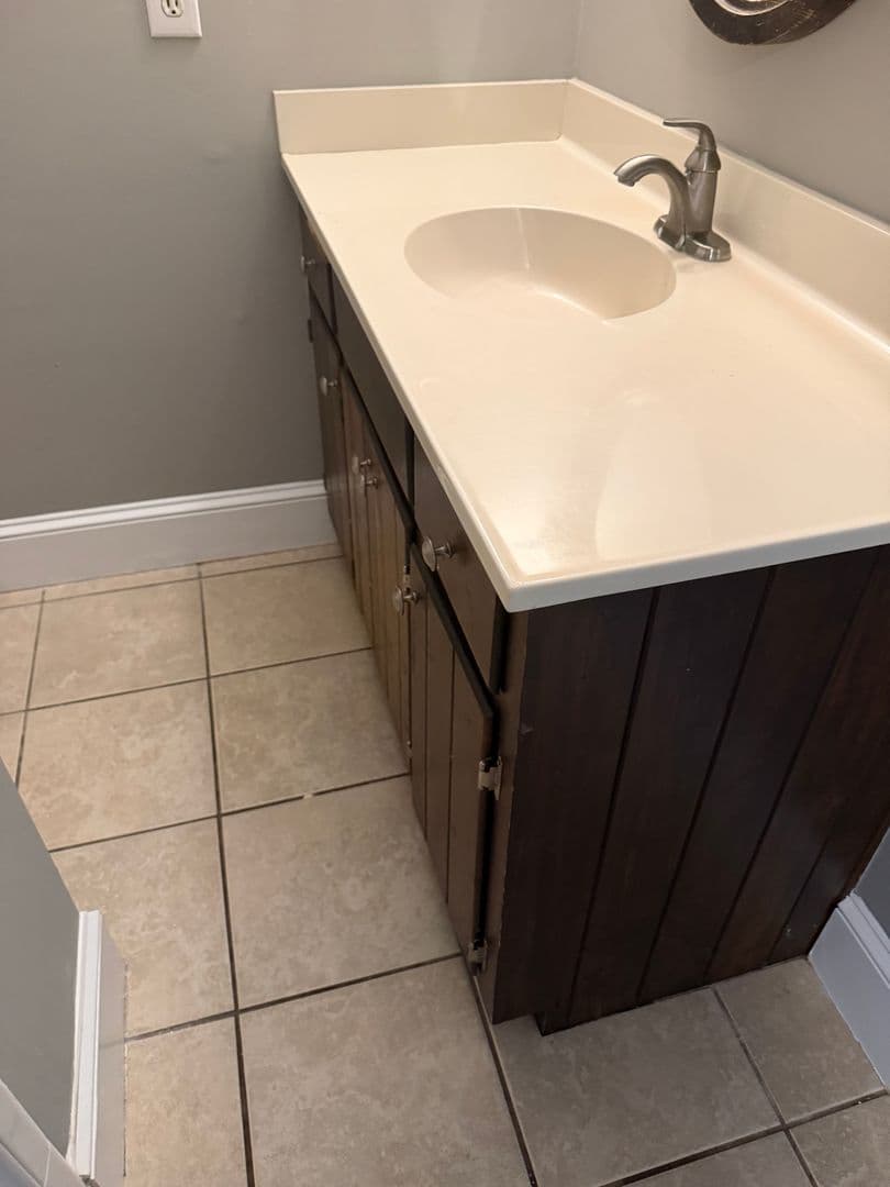 Fayetteville House: 2515 Fort Bragg Road
