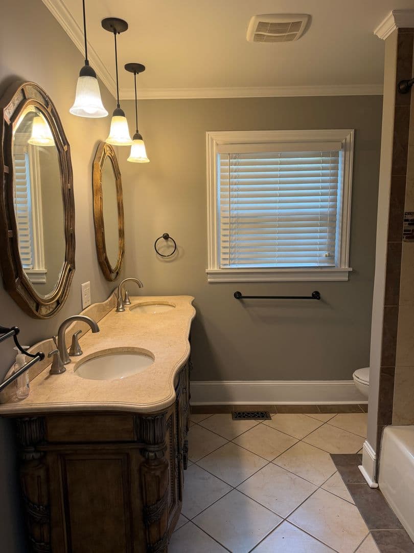 Fayetteville House: 2515 Fort Bragg Road
