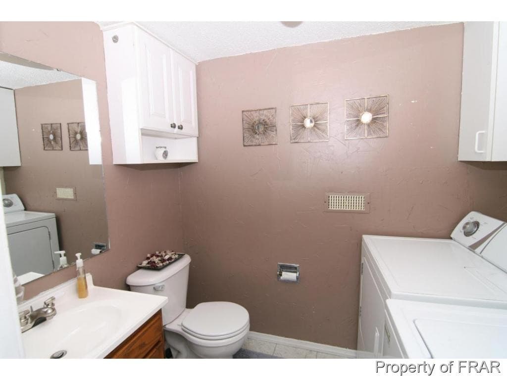 Fayetteville House: 246 Bayfield Loop