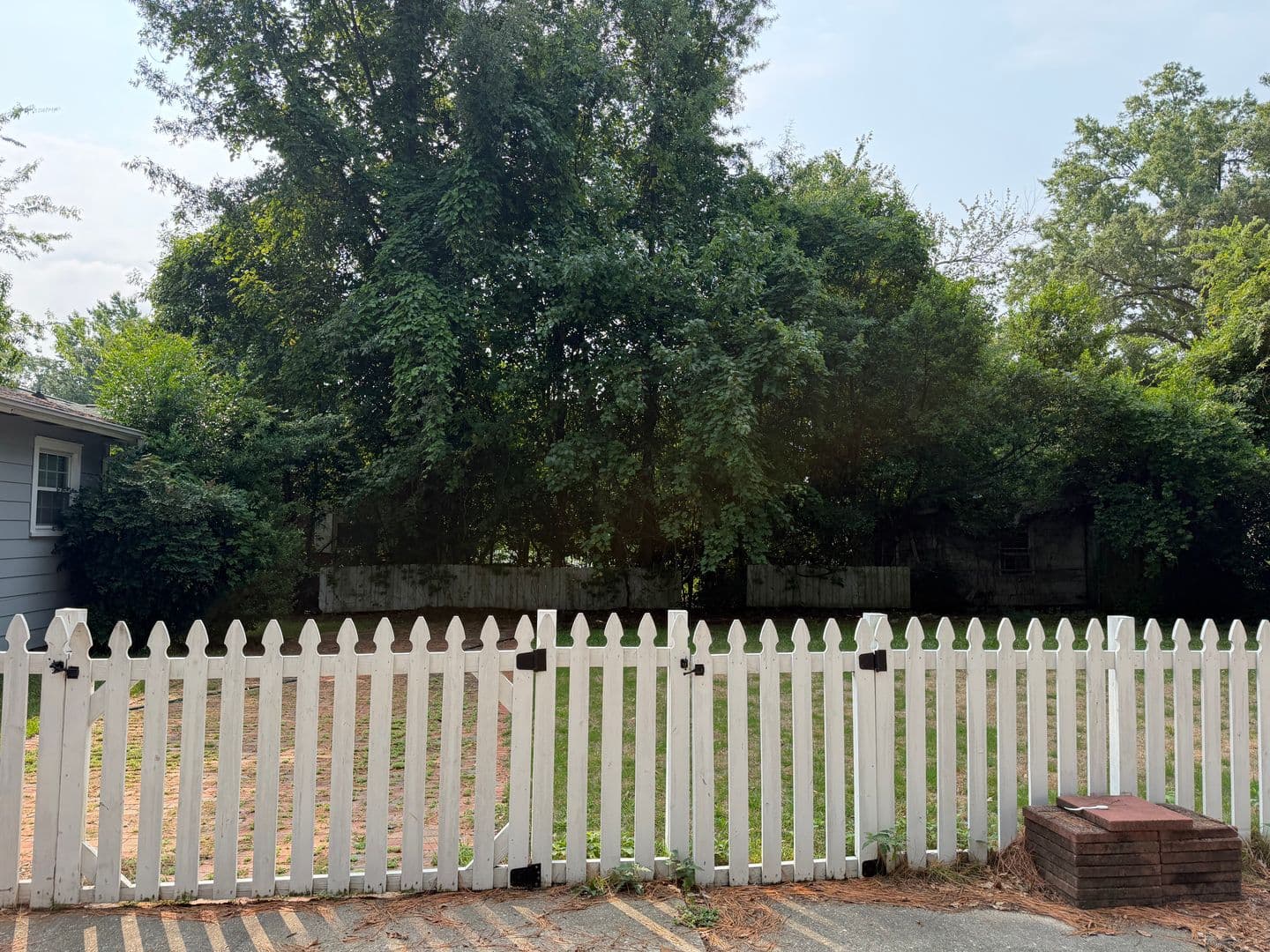Fayetteville House: 2515 Fort Bragg Road
