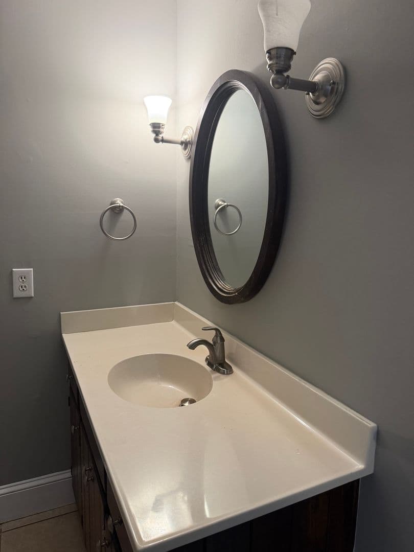 Fayetteville House: 2515 Fort Bragg Road