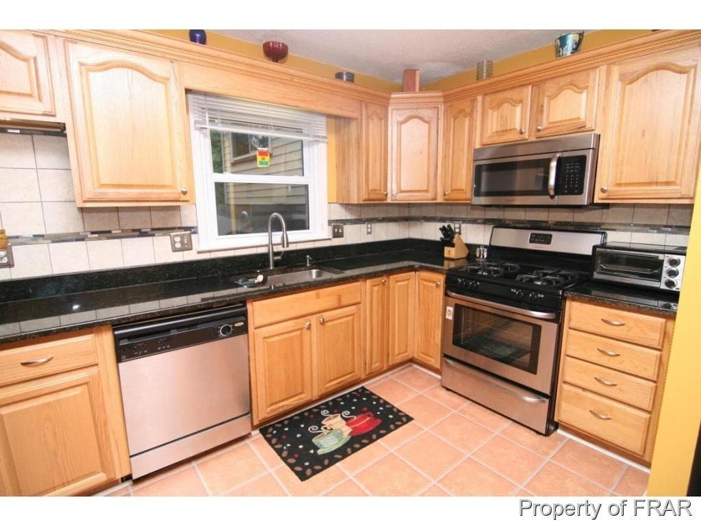 Fayetteville House: 246 Bayfield Loop