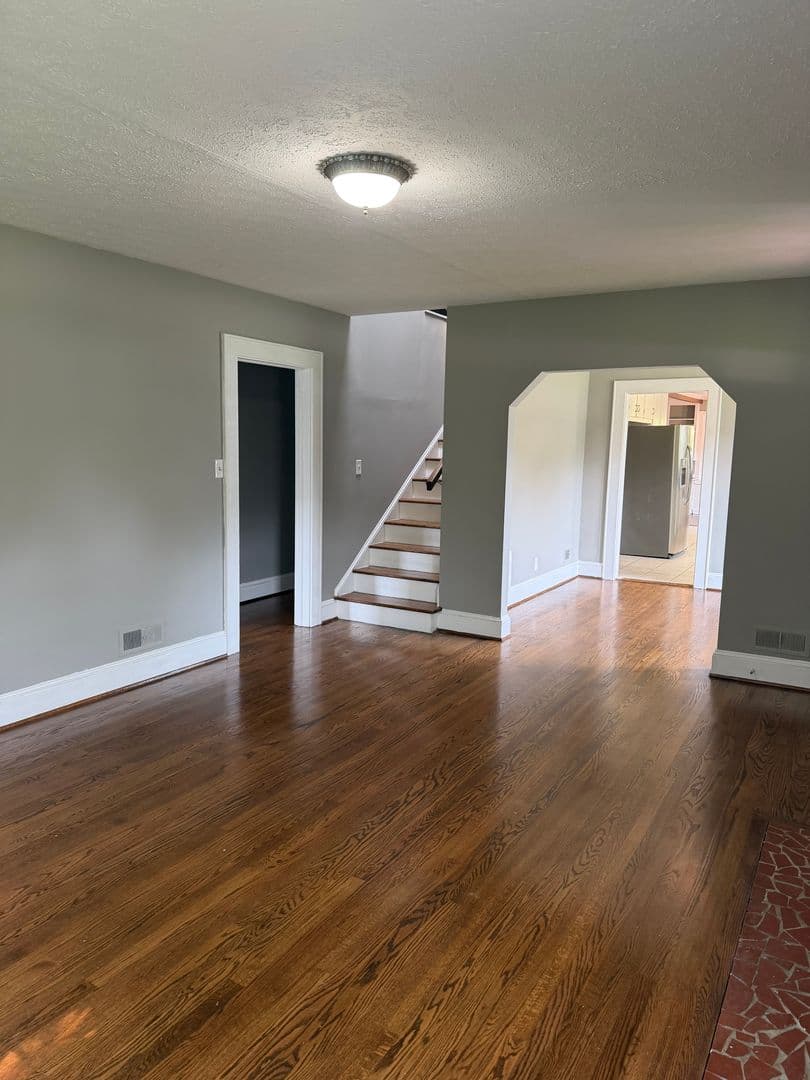 Fayetteville House: 2515 Fort Bragg Road