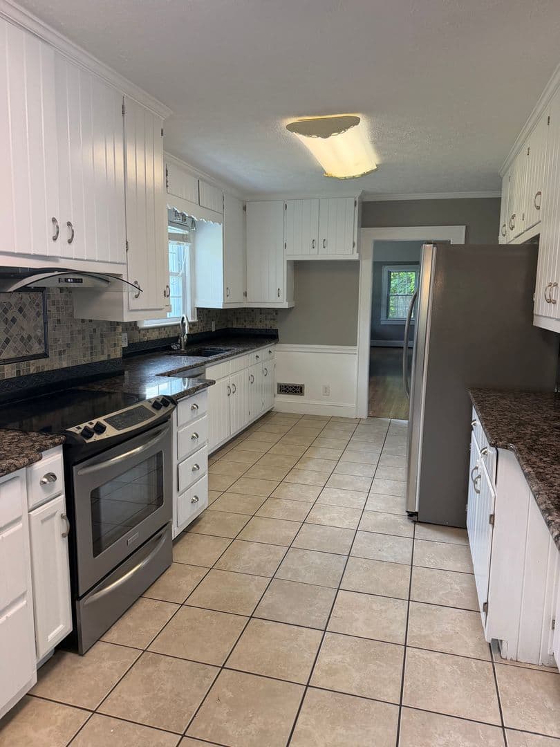 Fayetteville House: 2515 Fort Bragg Road