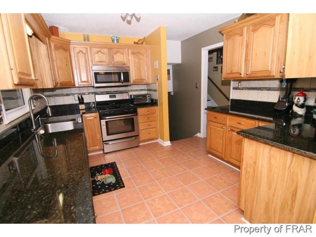 Fayetteville House: 246 Bayfield Loop