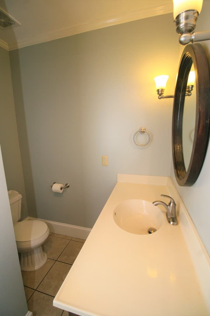 Fayetteville House: 2515 Fort Bragg Road