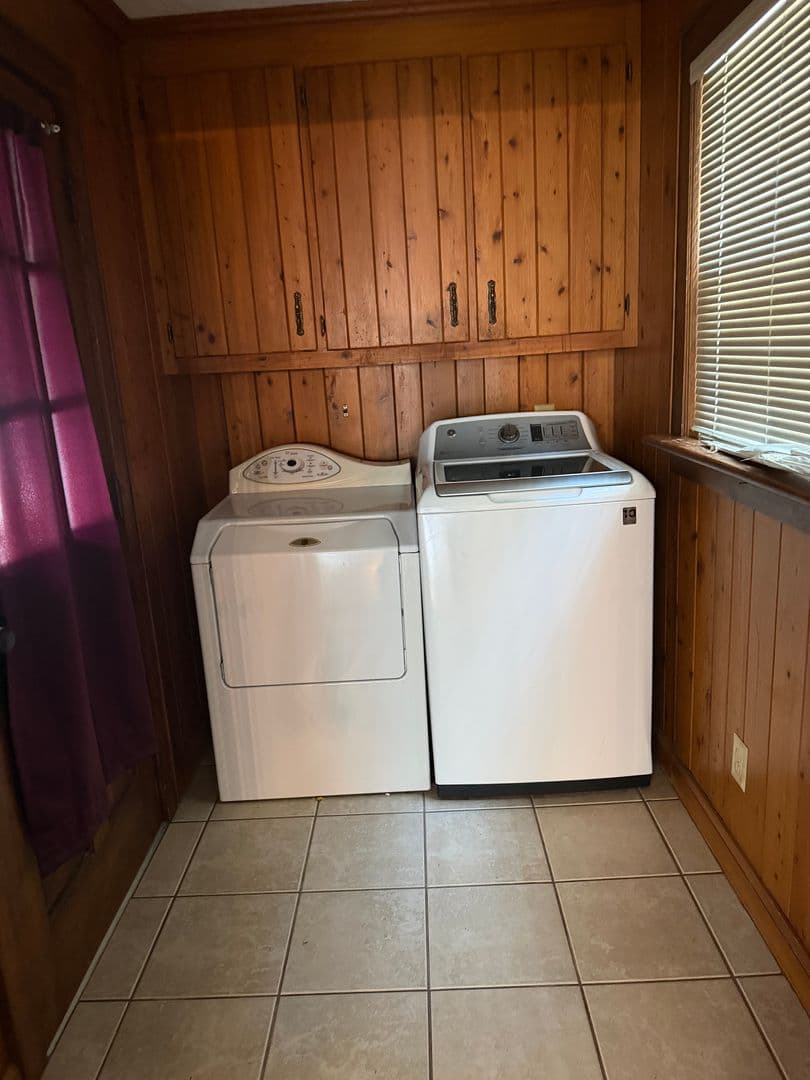 Fayetteville House: 2515 Fort Bragg Road