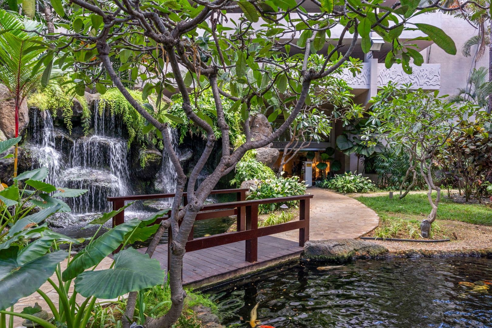 Honolulu Apartment: 343 Hobron Lane L103