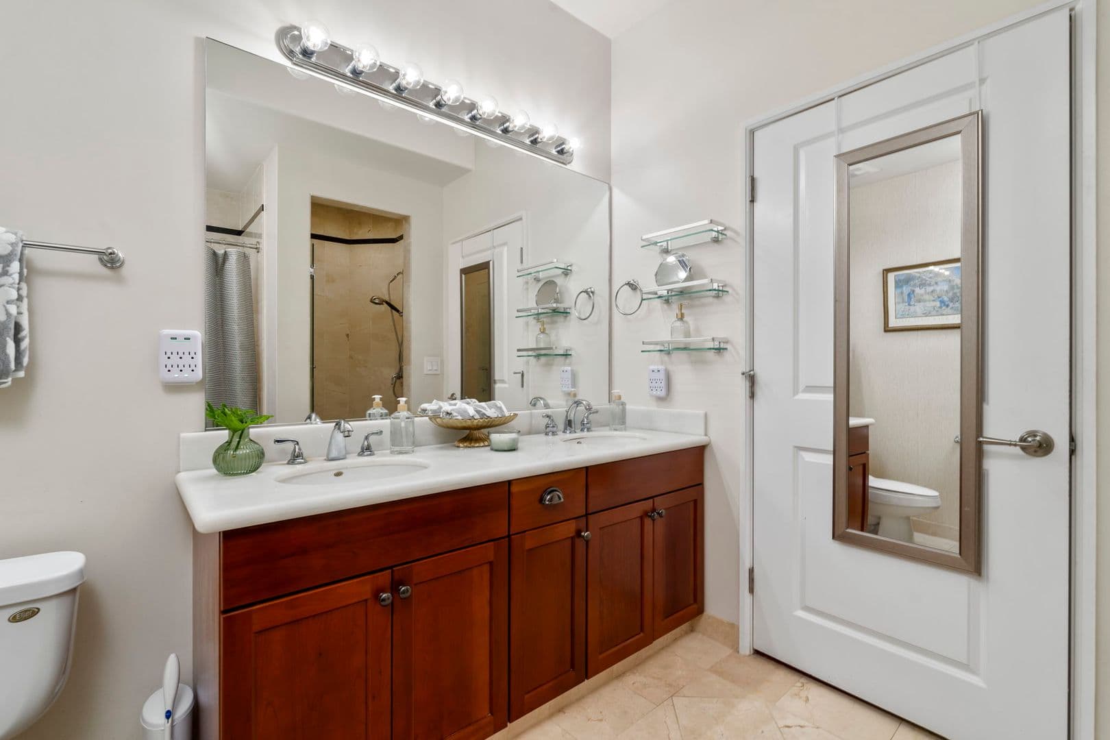 Honolulu Apartment: 343 Hobron Lane L103
