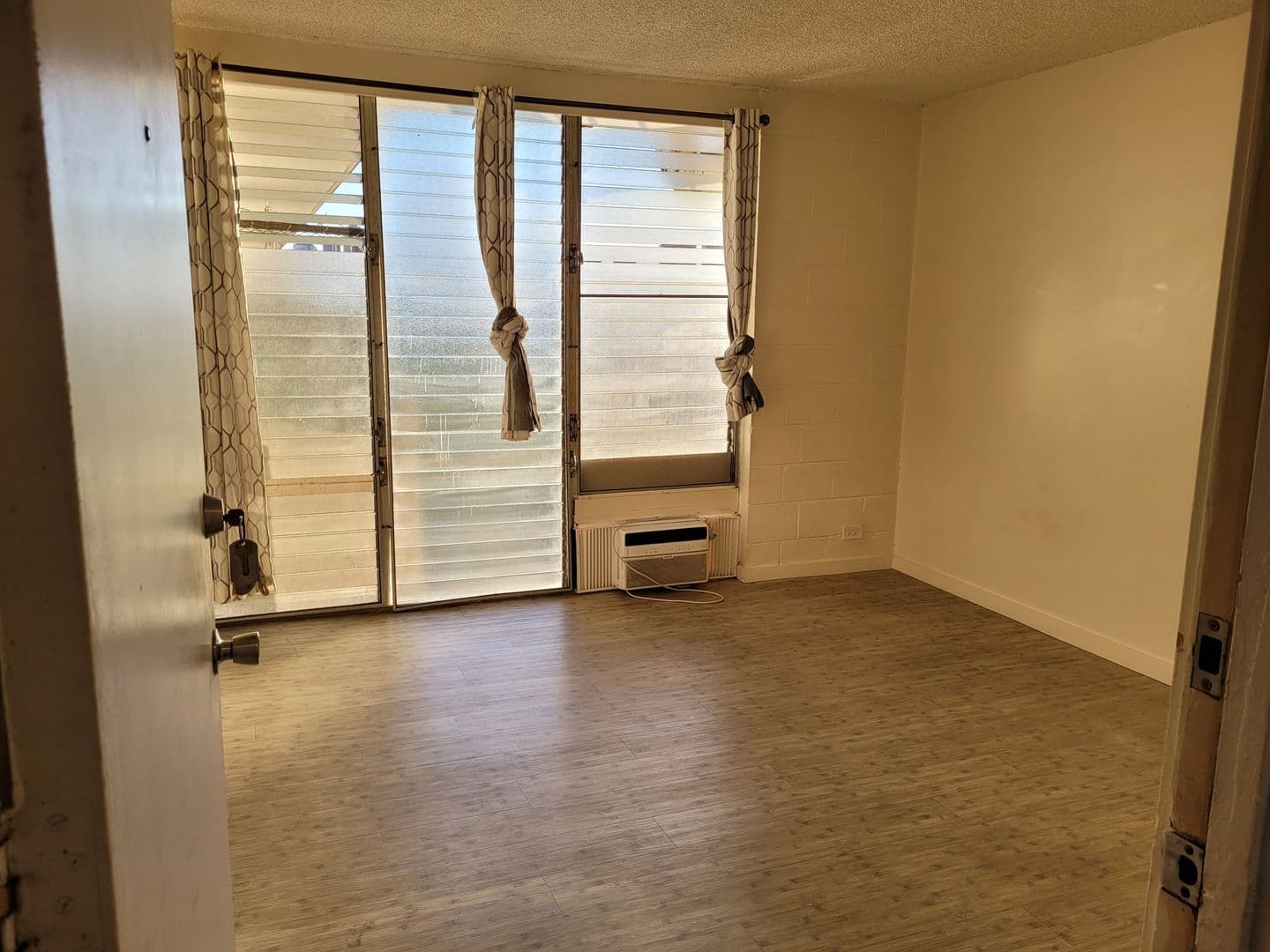 Honolulu House: 2649 Varsity Place #414