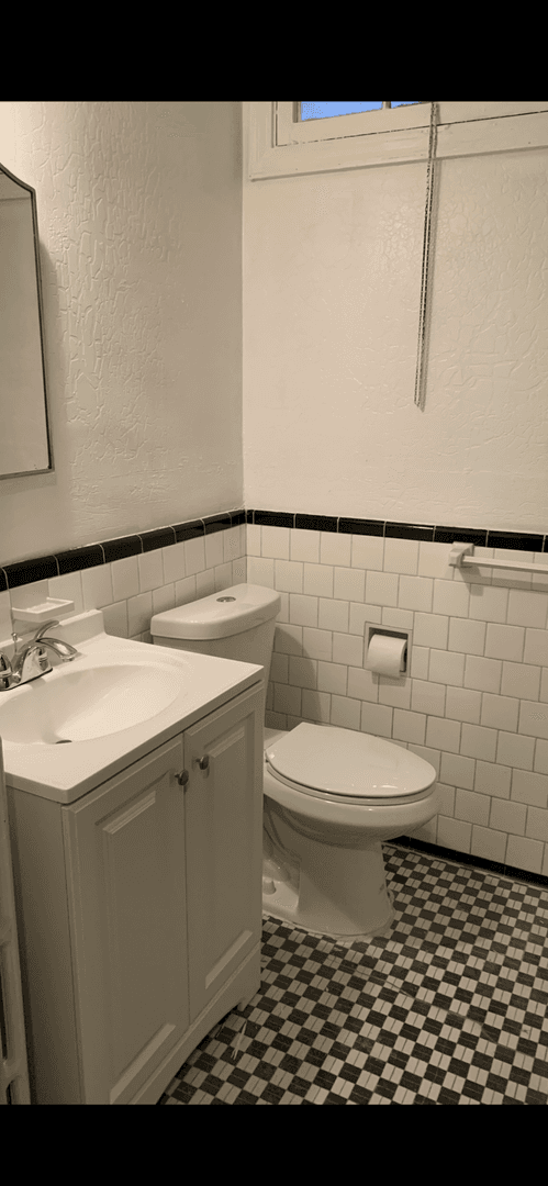 Washington Apartment: 1733 Minnesota Ave SE