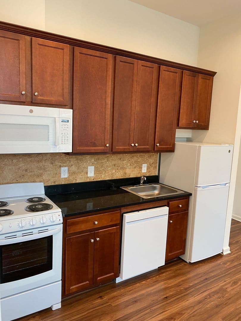 Washington Apartment: 1601 6th St. NW