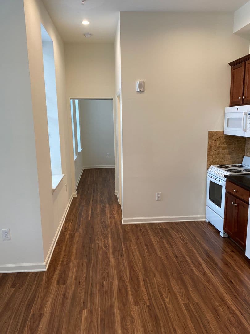 Washington Apartment: 1601 6th St. NW