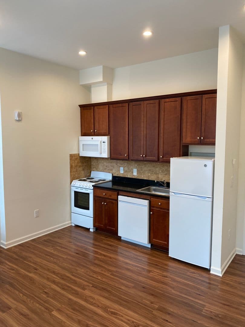 Washington Apartment: 1601 6th St. NW