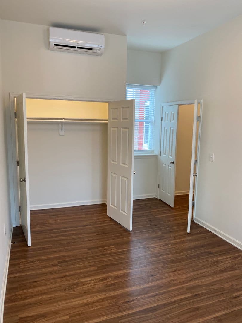 Washington Apartment: 1601 6th St. NW