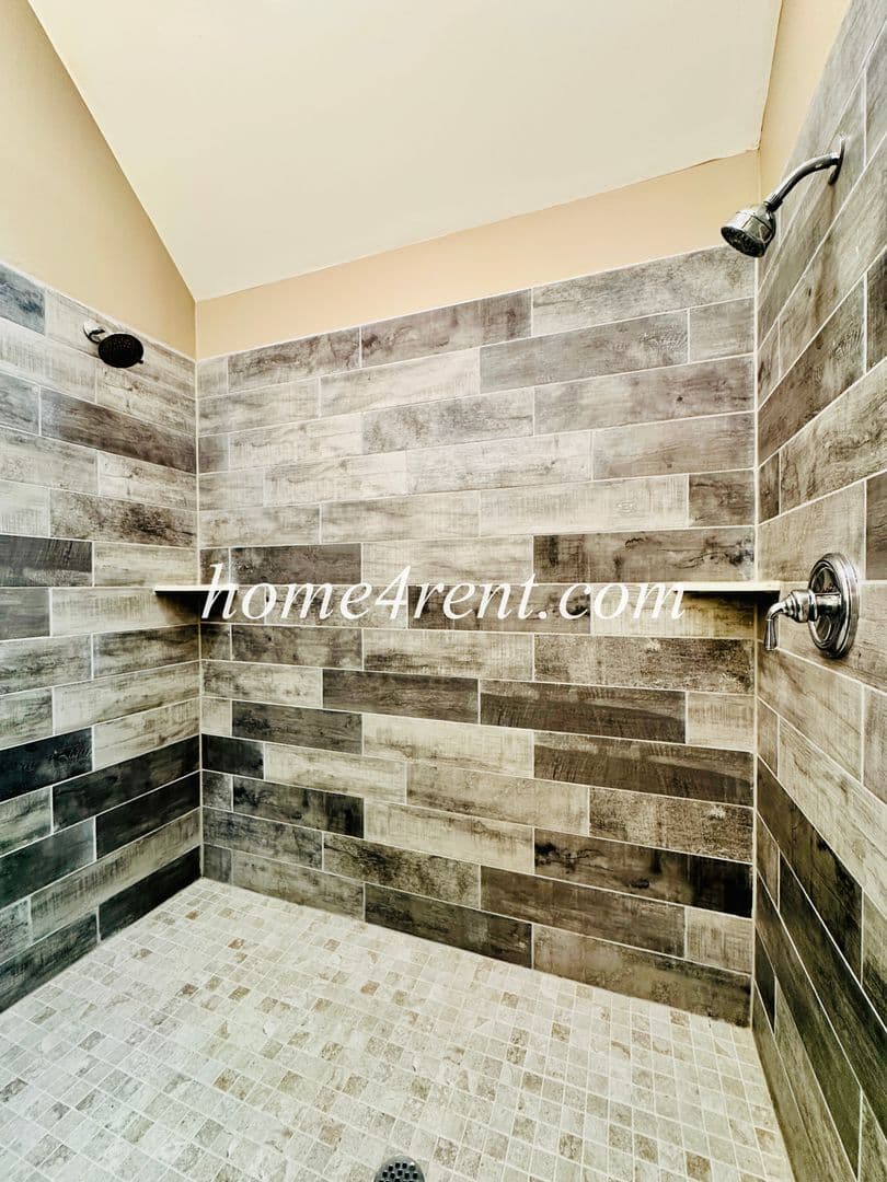 Lenexa House: 15125 W 84th St