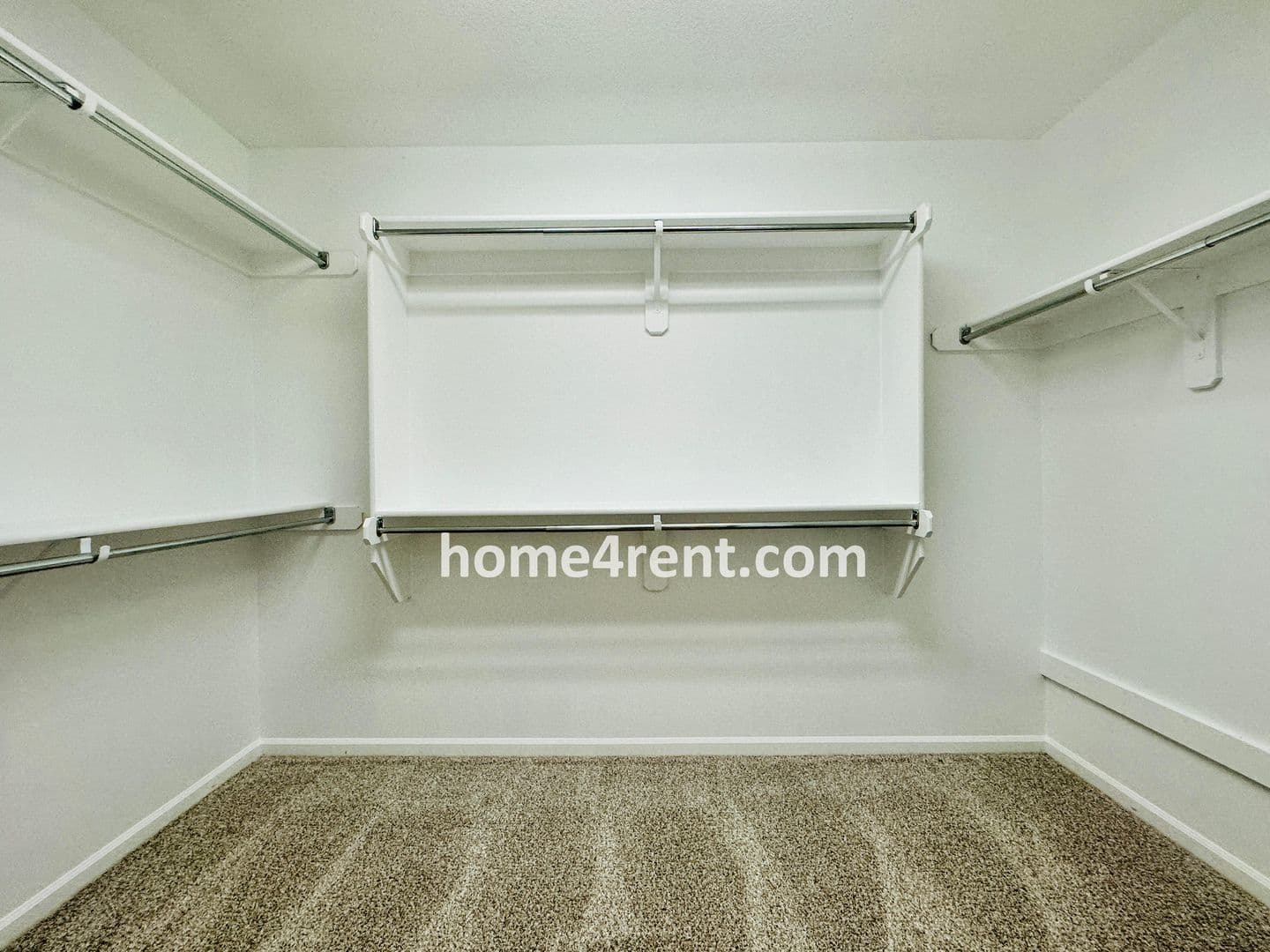 Lenexa House: 8719 Dunraven St