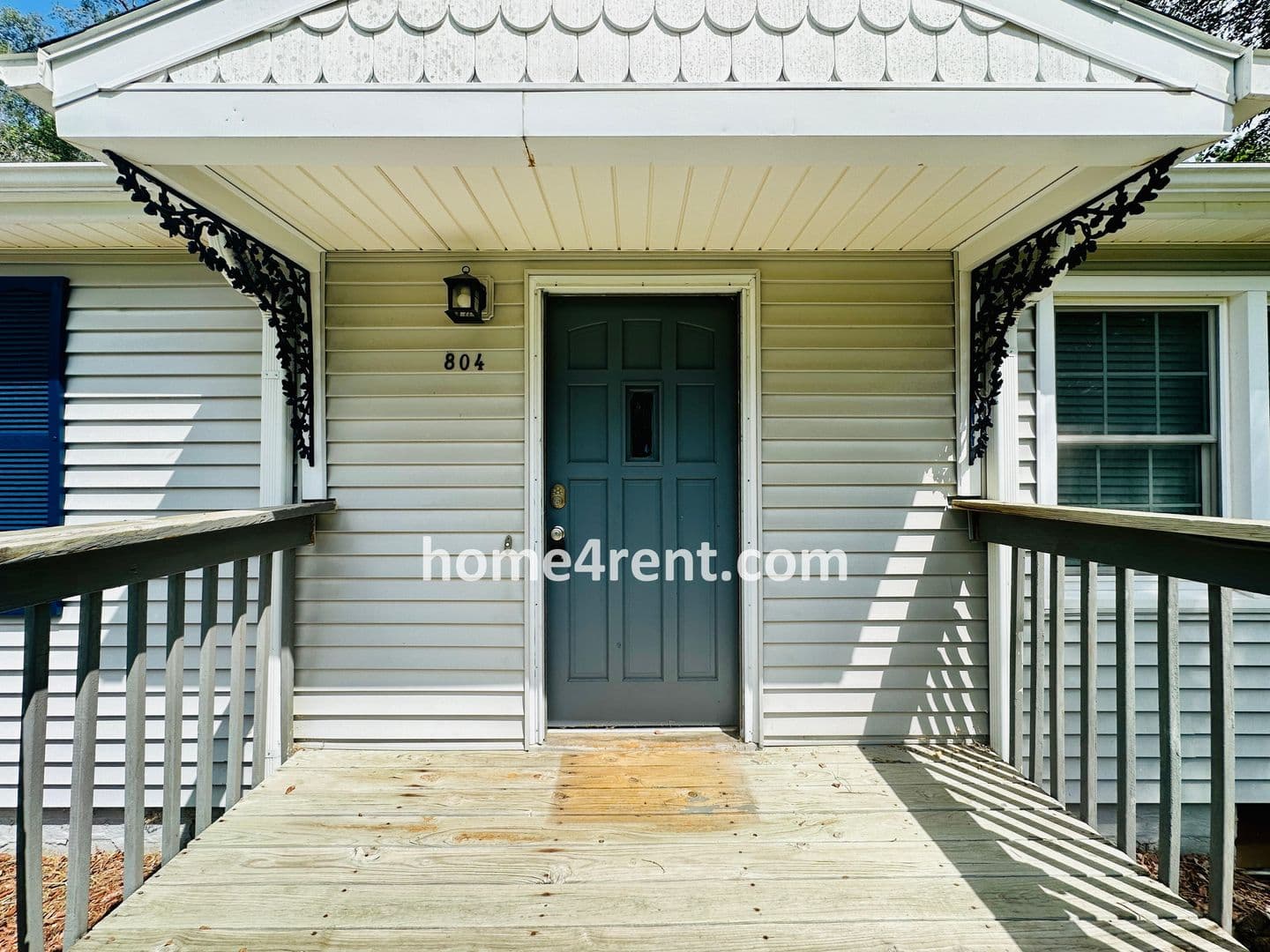 Olathe House: 804 S Weaver St