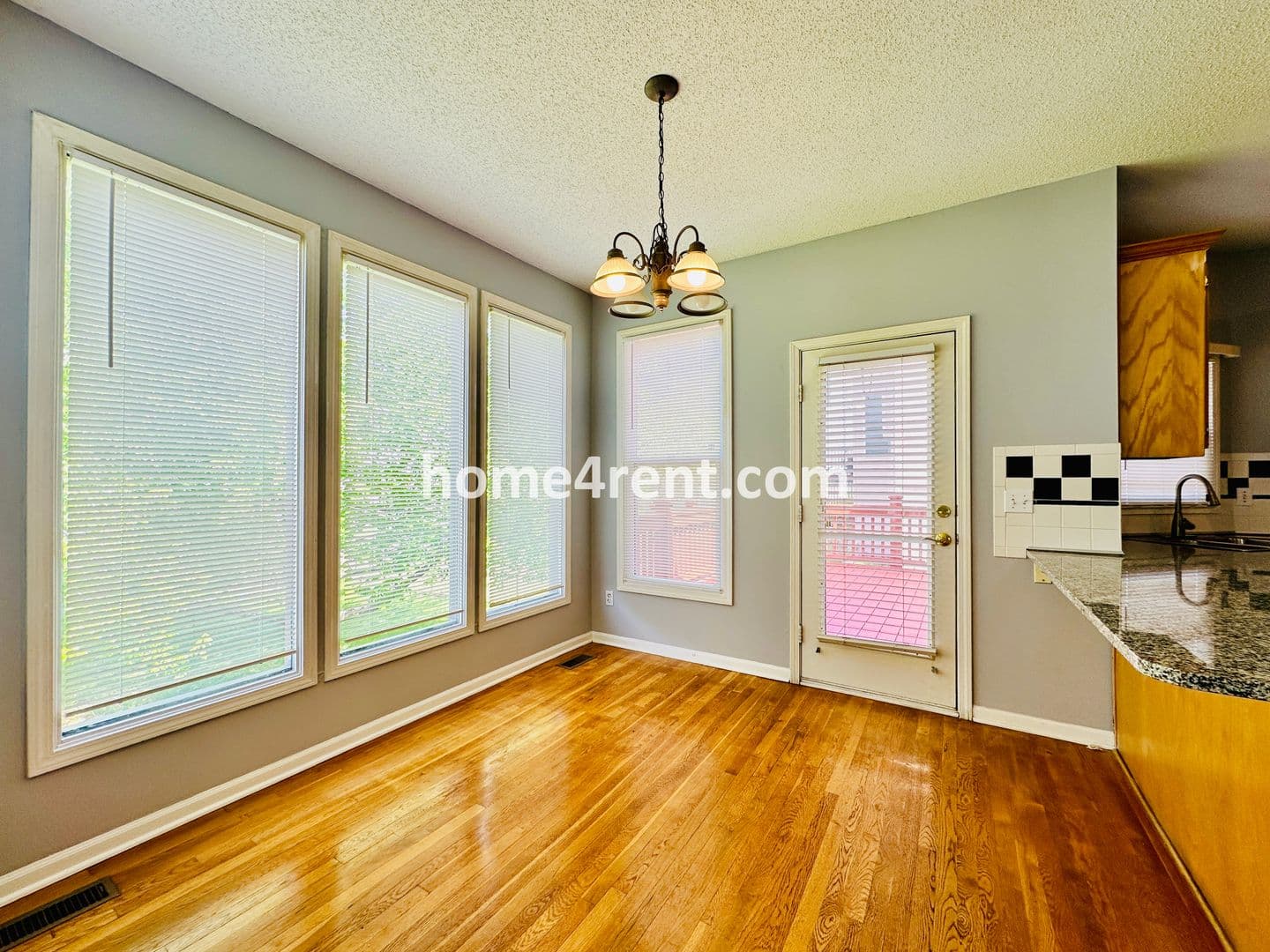 Overland Park House: 8102 W 144th Pl