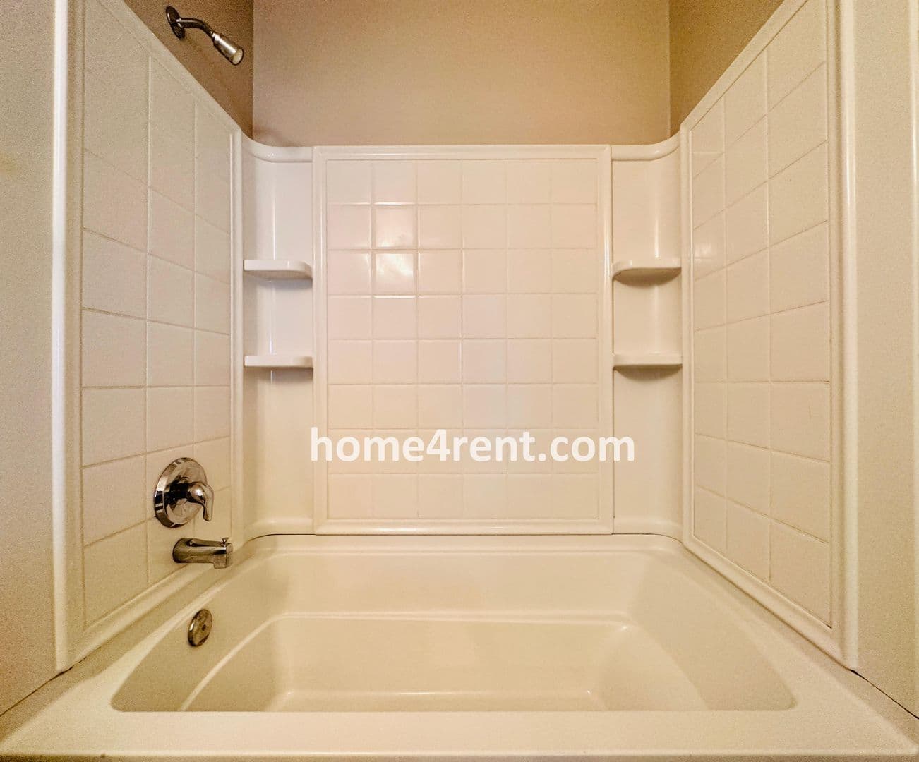 Lenexa House: 8719 Dunraven St