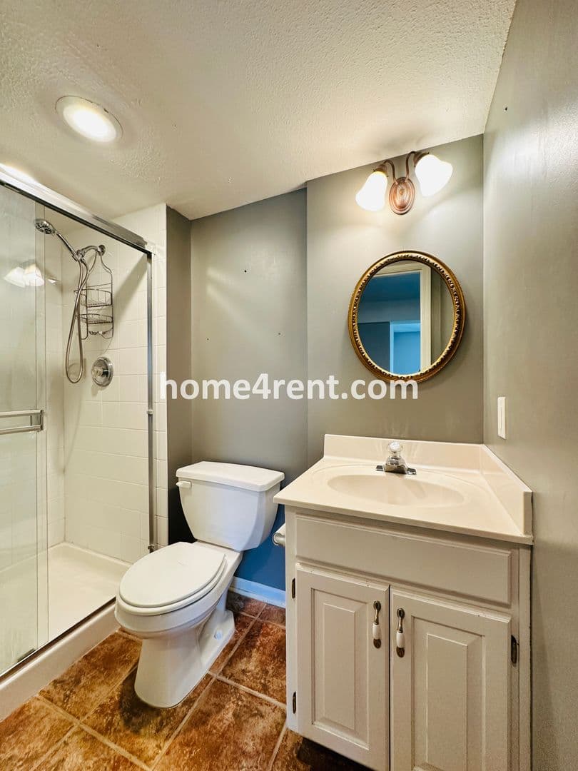 Overland Park House: 8102 W 144th Pl
