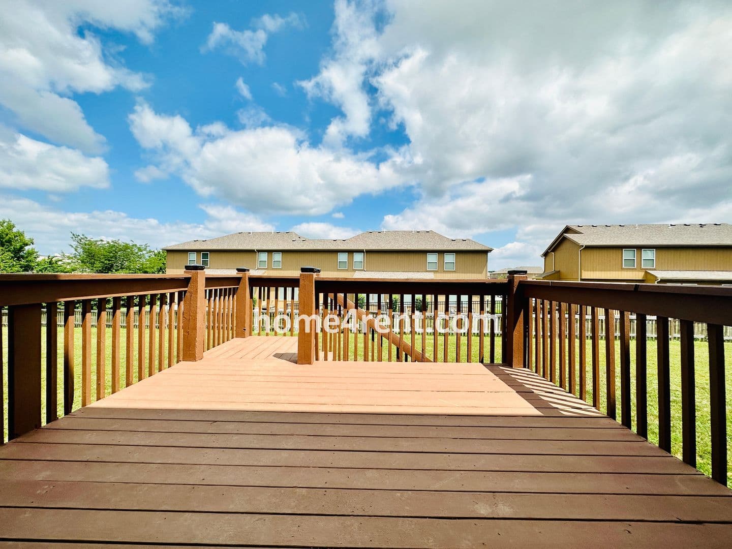Lenexa House: 8719 Dunraven St