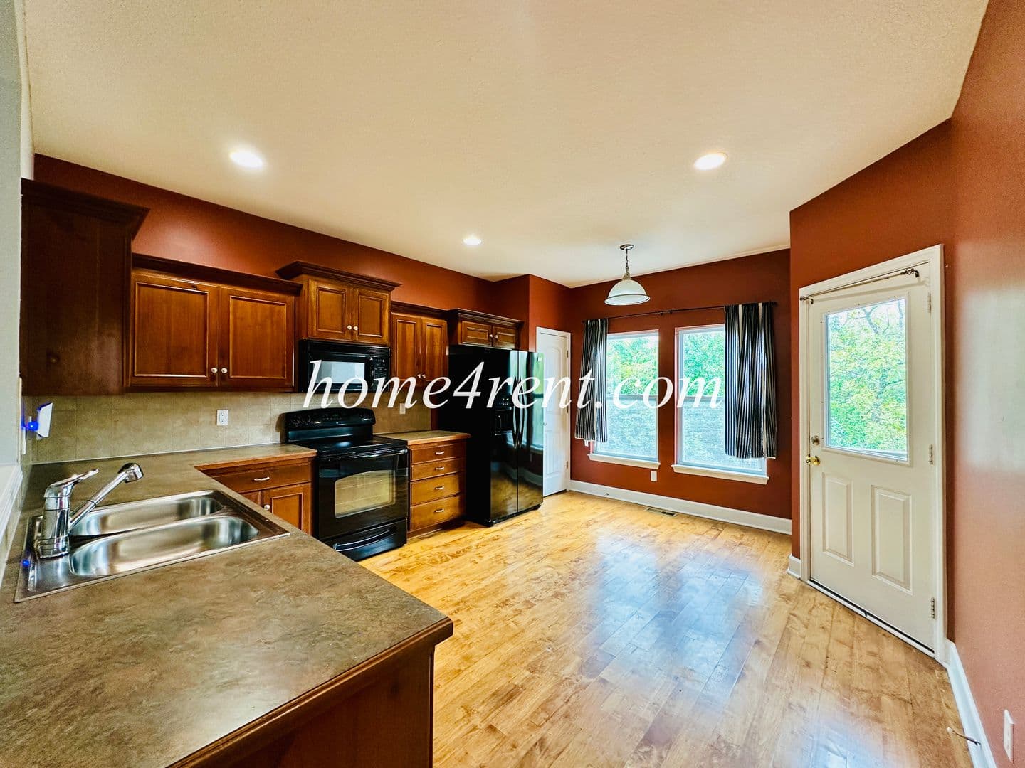 Olathe House: 11135 S Woodsonia Dr