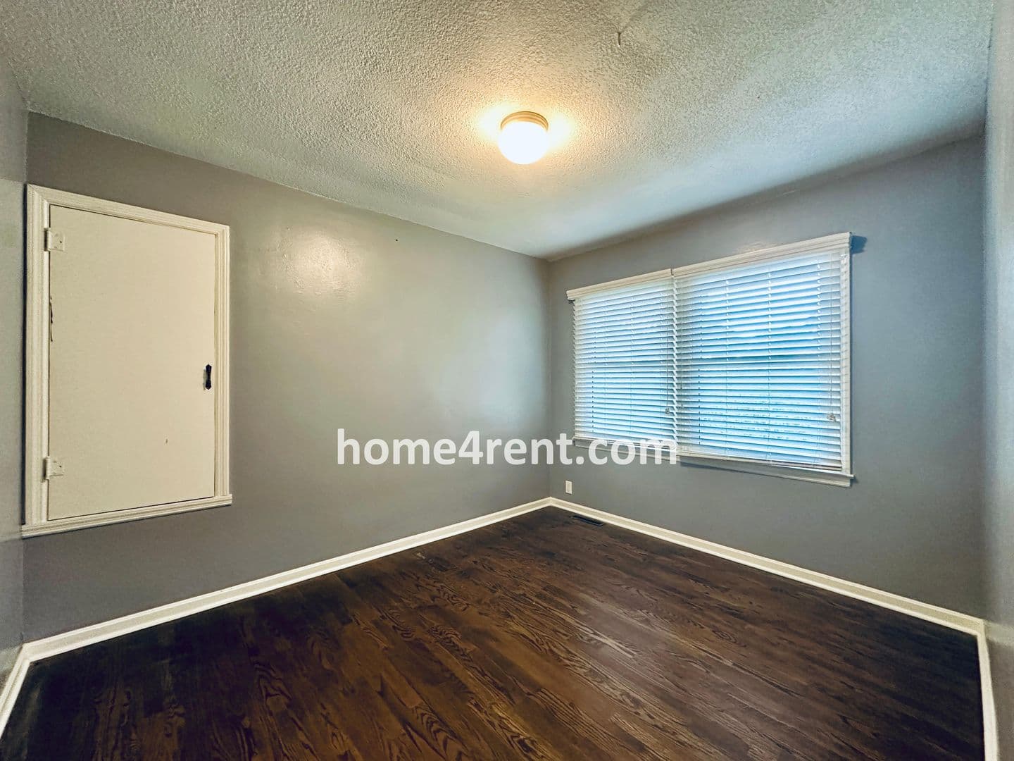 Olathe House: 804 S Weaver St