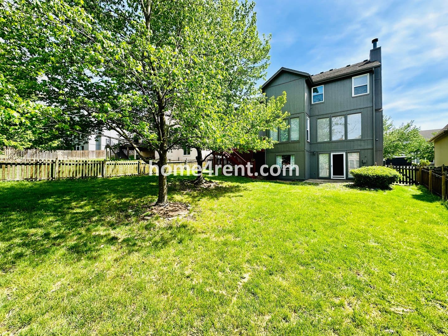 Overland Park House: 8102 W 144th Pl