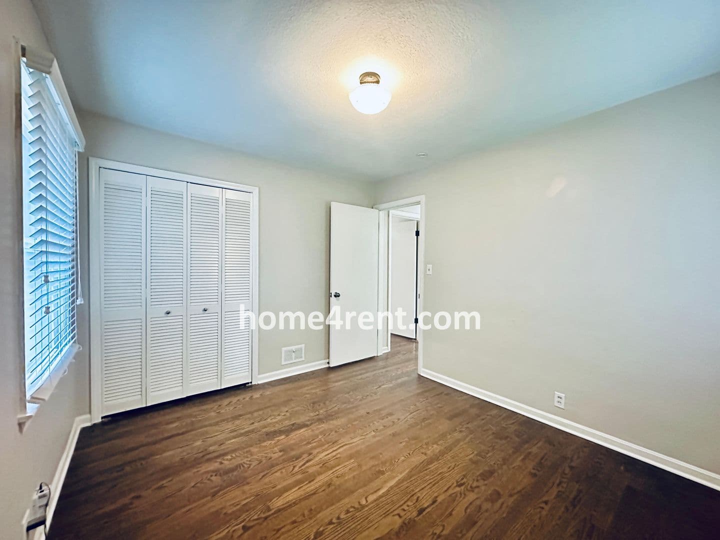 Olathe House: 804 S Weaver St