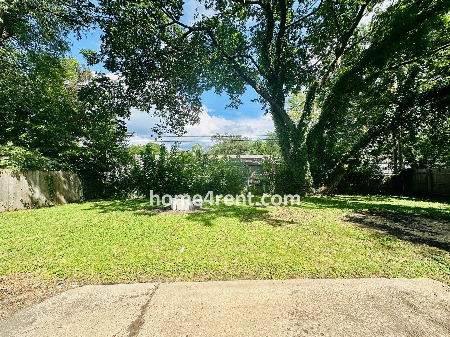 Olathe House: 804 S Weaver St