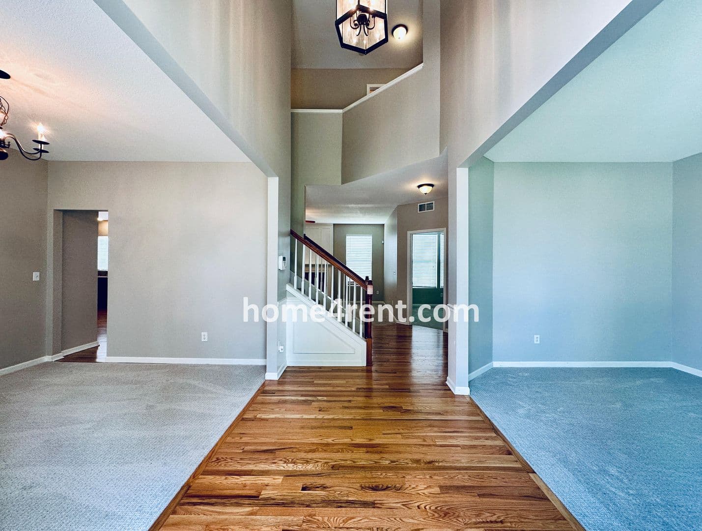 Lenexa House: 8719 Dunraven St