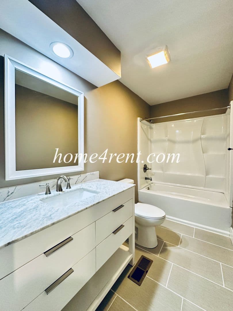 Lenexa House: 15125 W 84th St