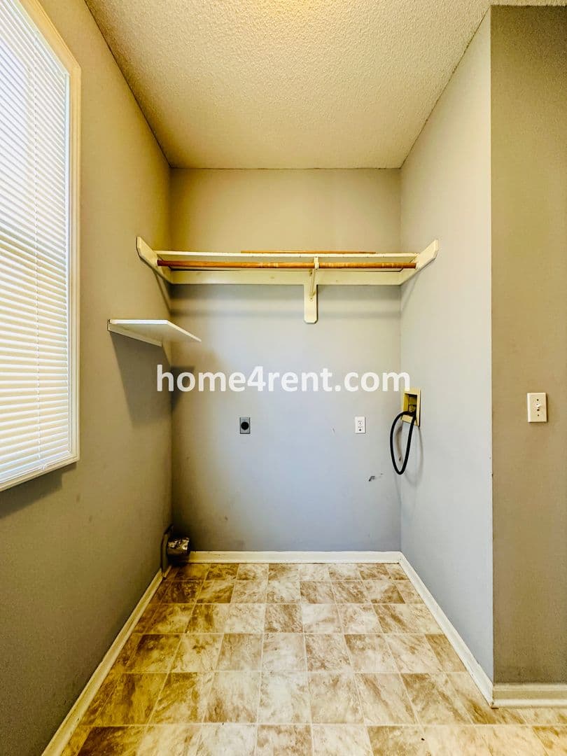 Overland Park House: 8102 W 144th Pl