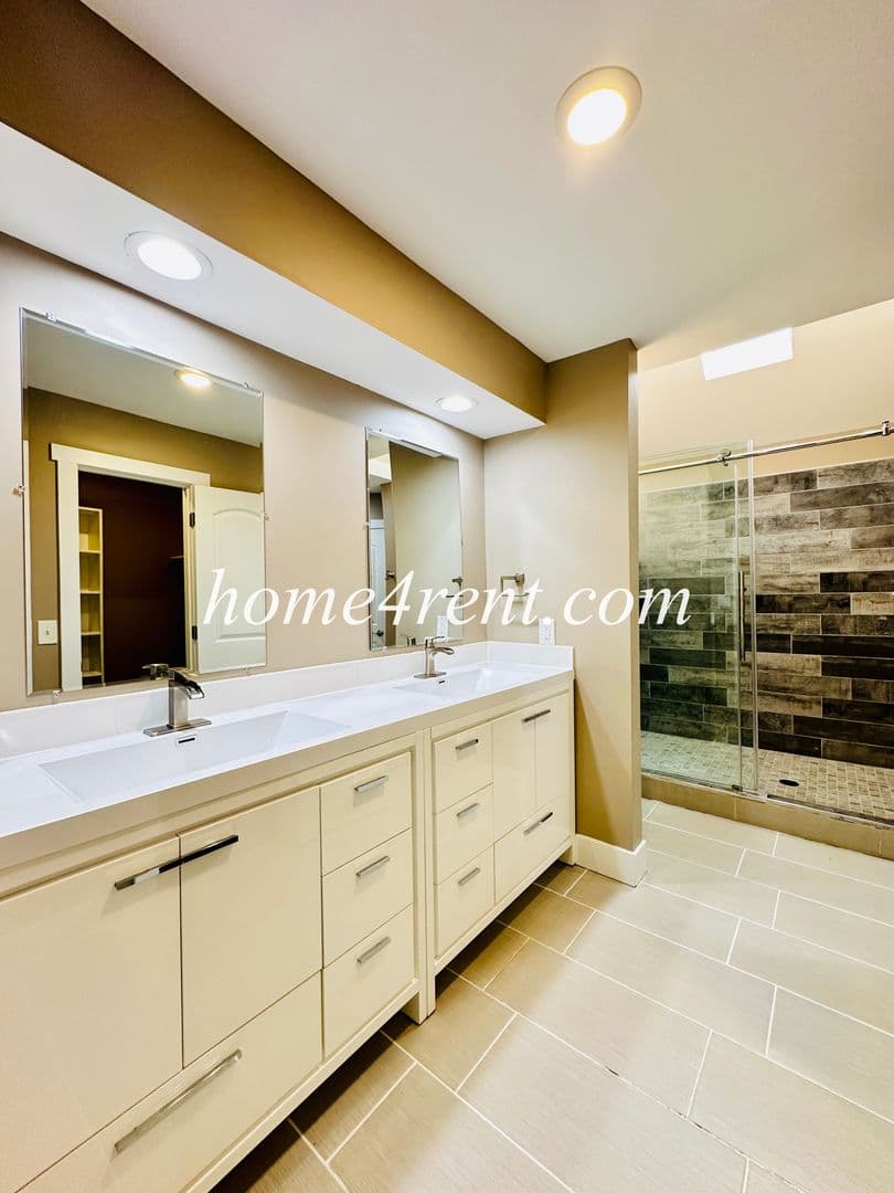 Lenexa House: 15125 W 84th St